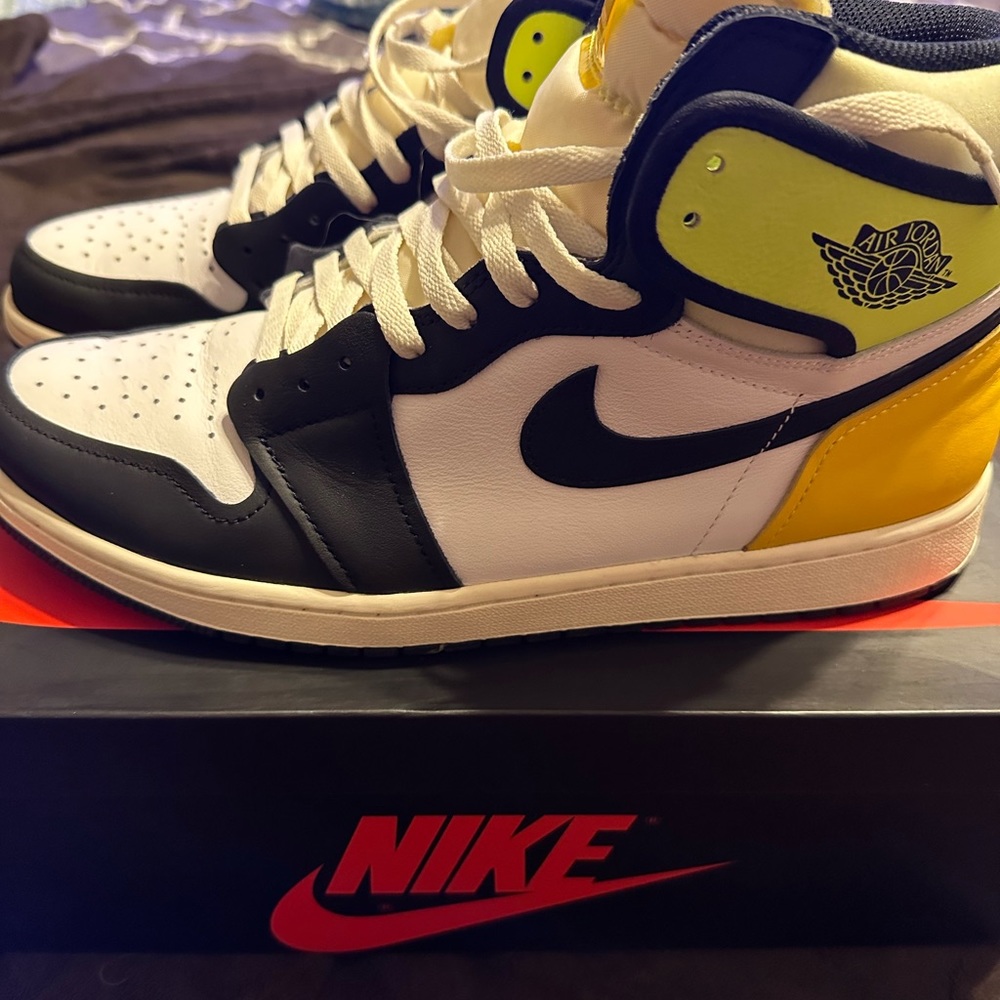 Air Jordan 1 OG Volt Gold